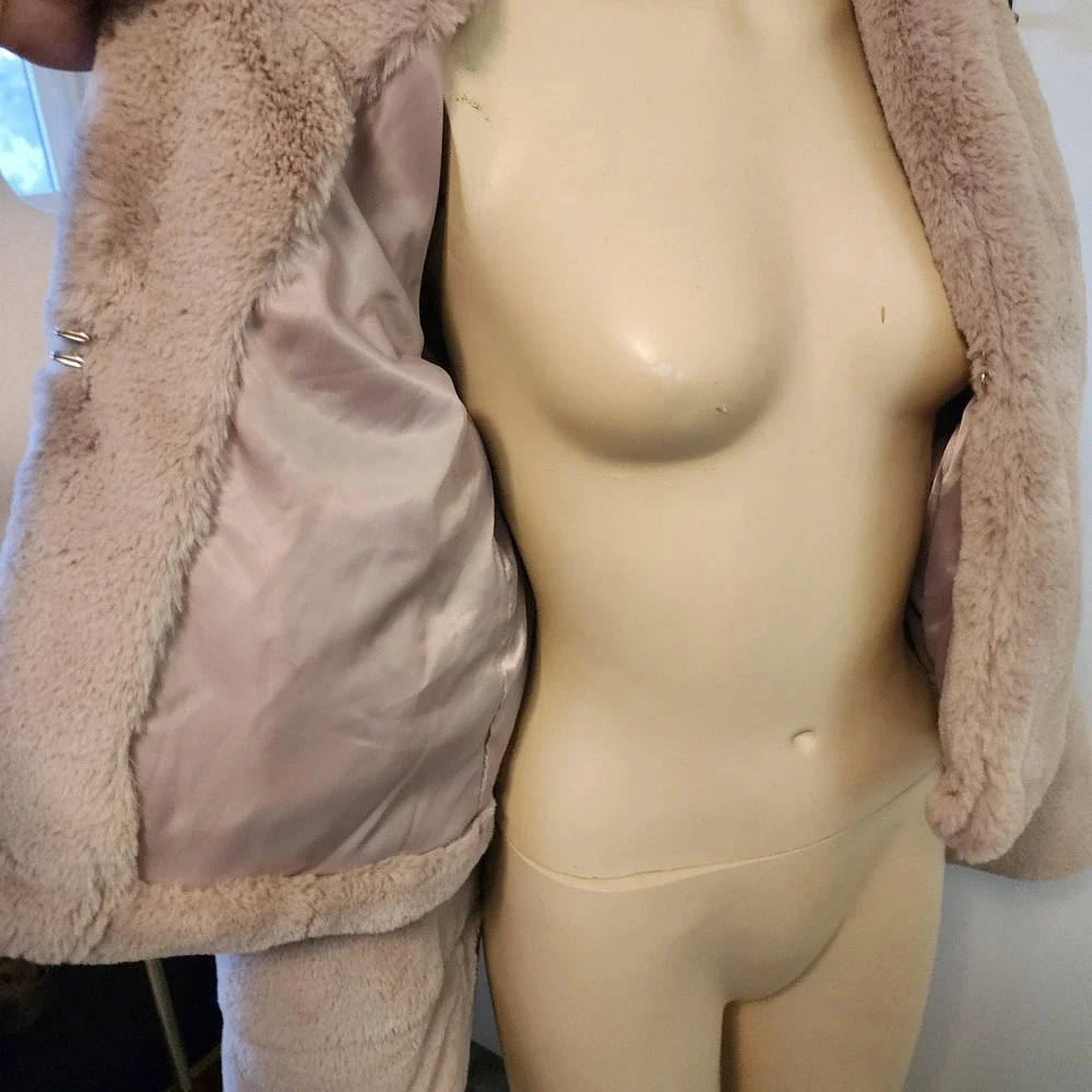Forever 21 Faux‎ Fur Cropped Coat Pink Tan Wide Sleeve Womens Small